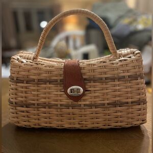 Vintage Basket Weave Clamshell Purse-1960s